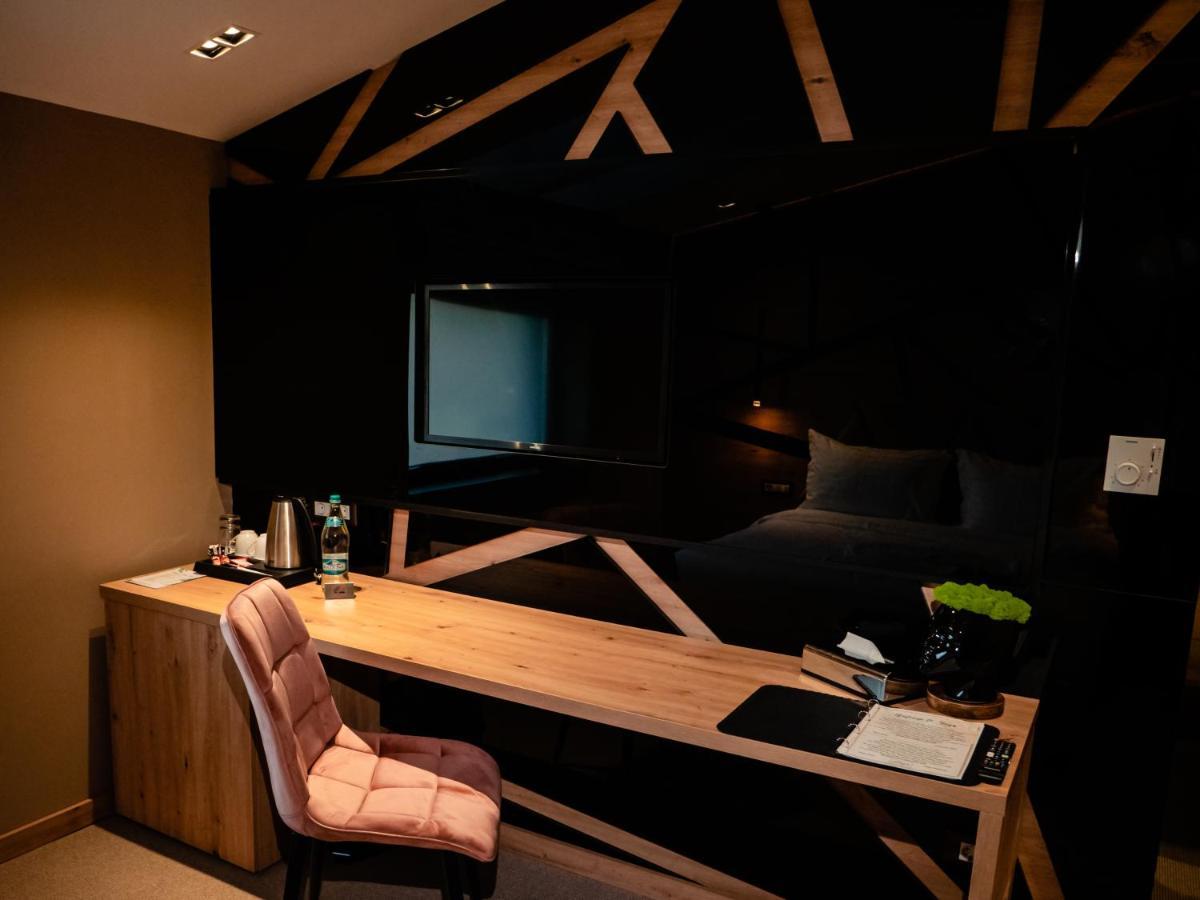 Hotel Goya Boutique Târgu Jiu Esterno foto