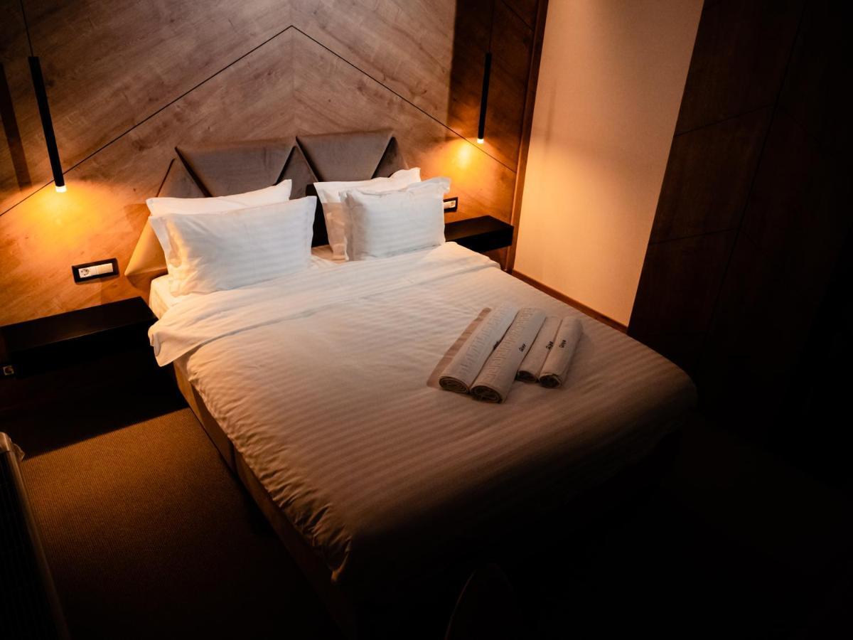 Hotel Goya Boutique Târgu Jiu Esterno foto