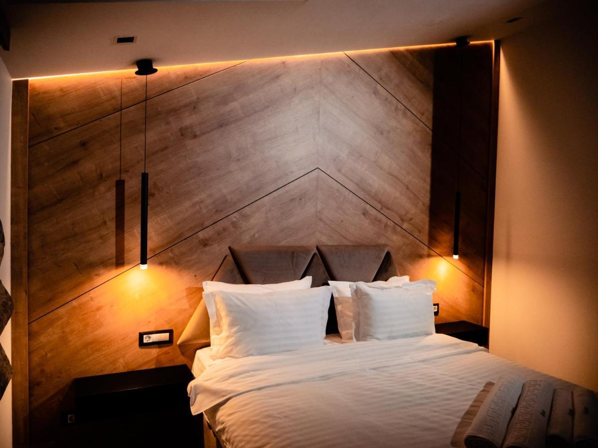 Hotel Goya Boutique Târgu Jiu Esterno foto