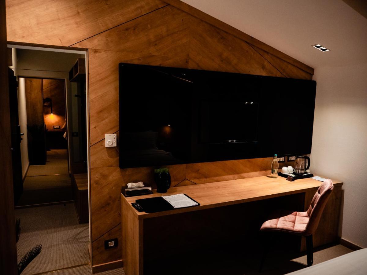 Hotel Goya Boutique Târgu Jiu Esterno foto