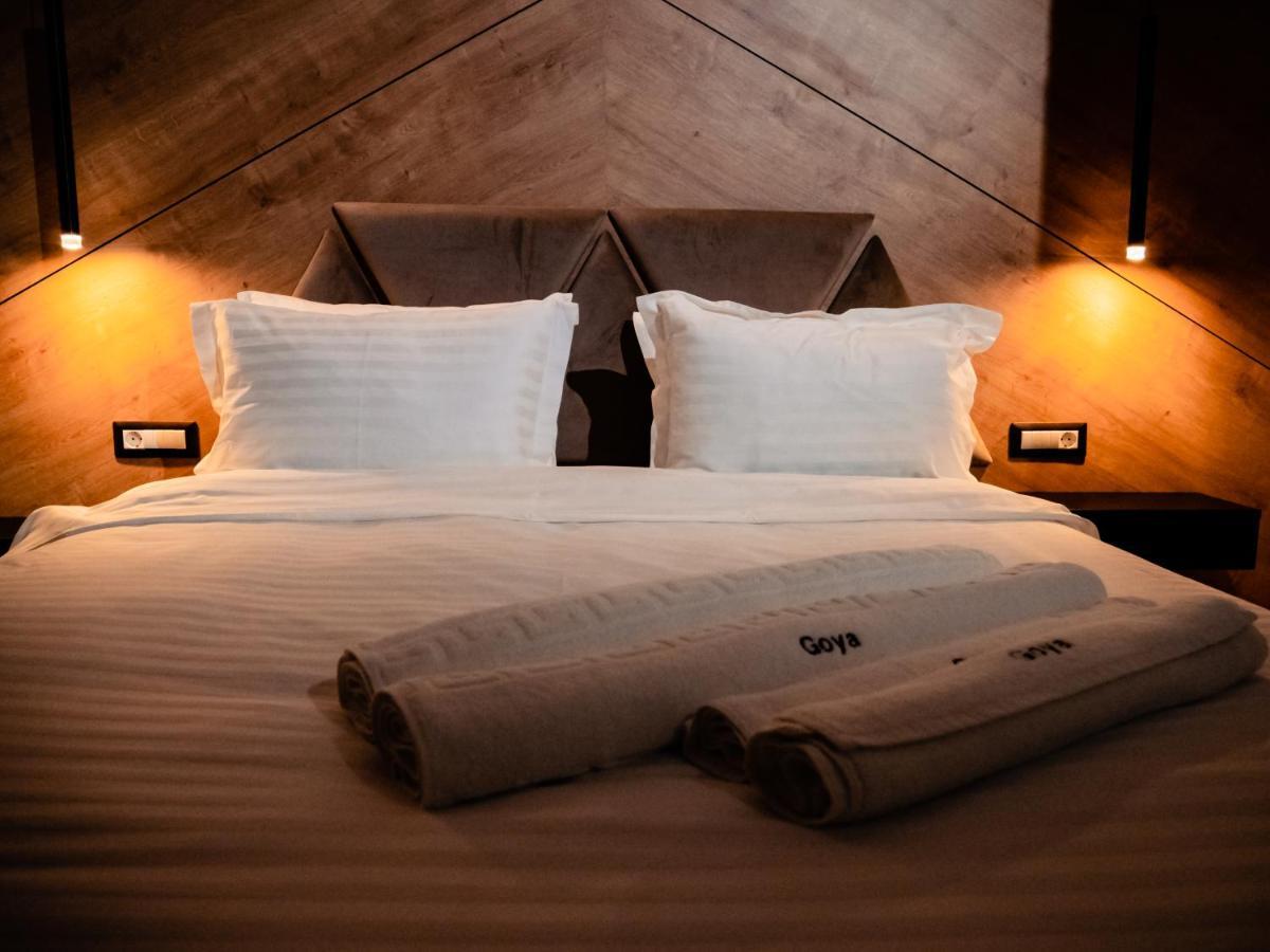 Hotel Goya Boutique Târgu Jiu Esterno foto