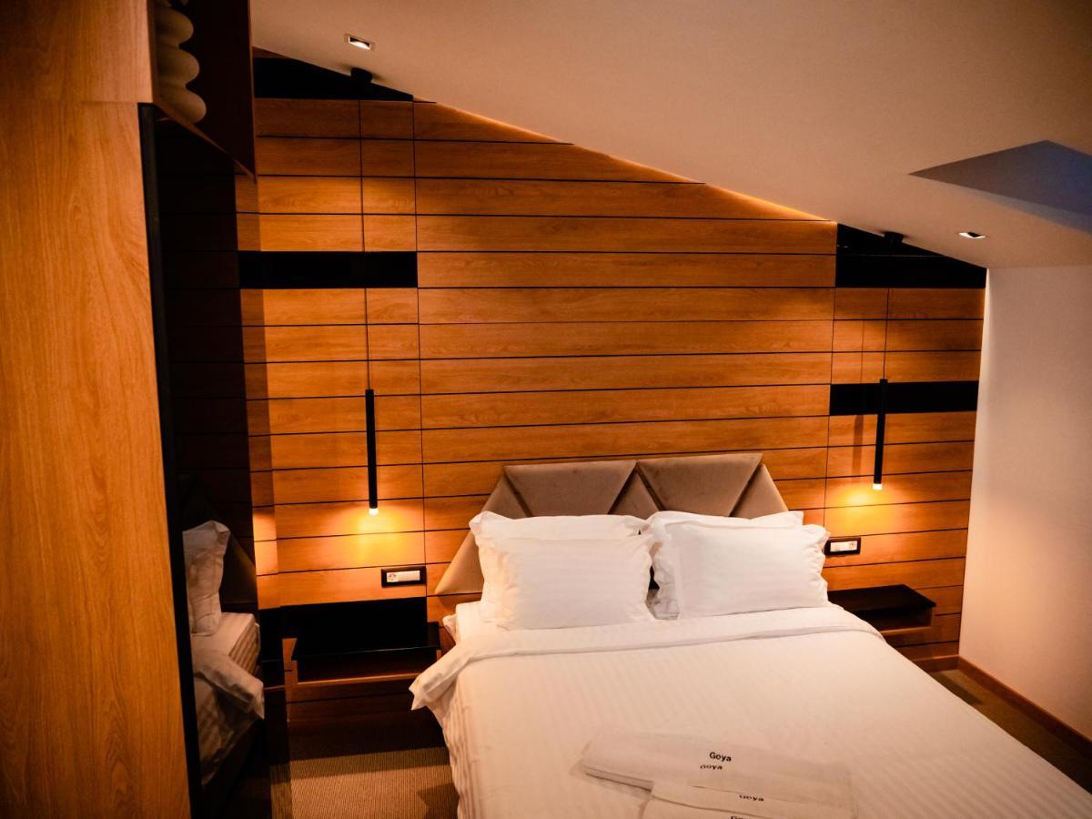 Hotel Goya Boutique Târgu Jiu Esterno foto