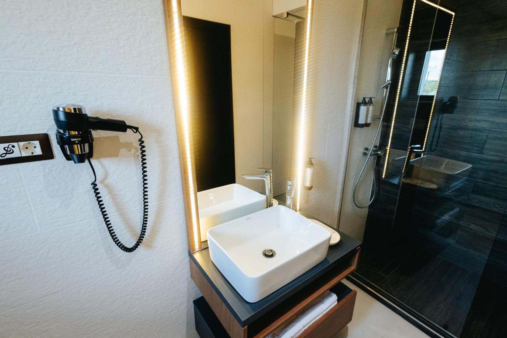 Hotel Goya Boutique Târgu Jiu Esterno foto