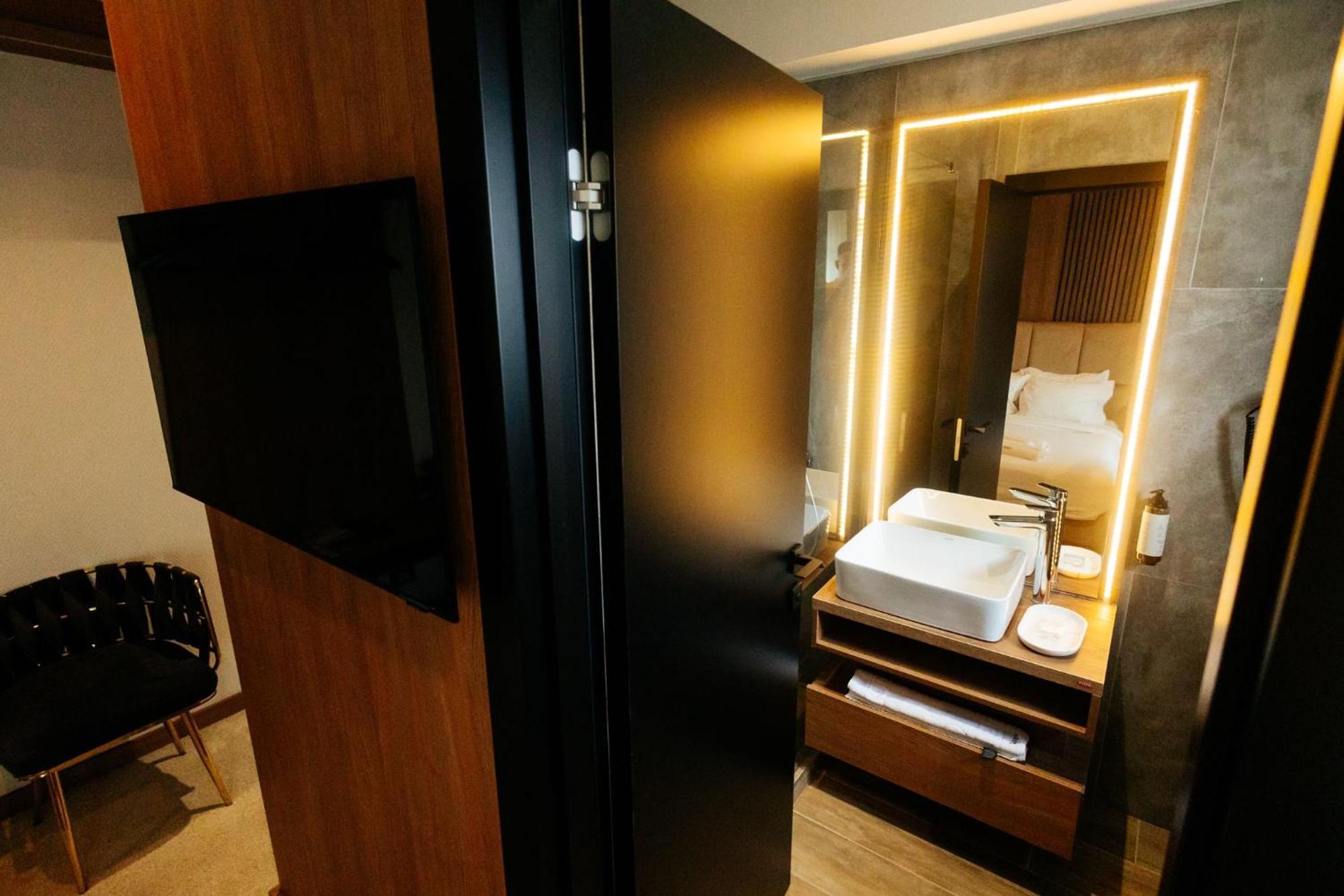 Hotel Goya Boutique Târgu Jiu Esterno foto