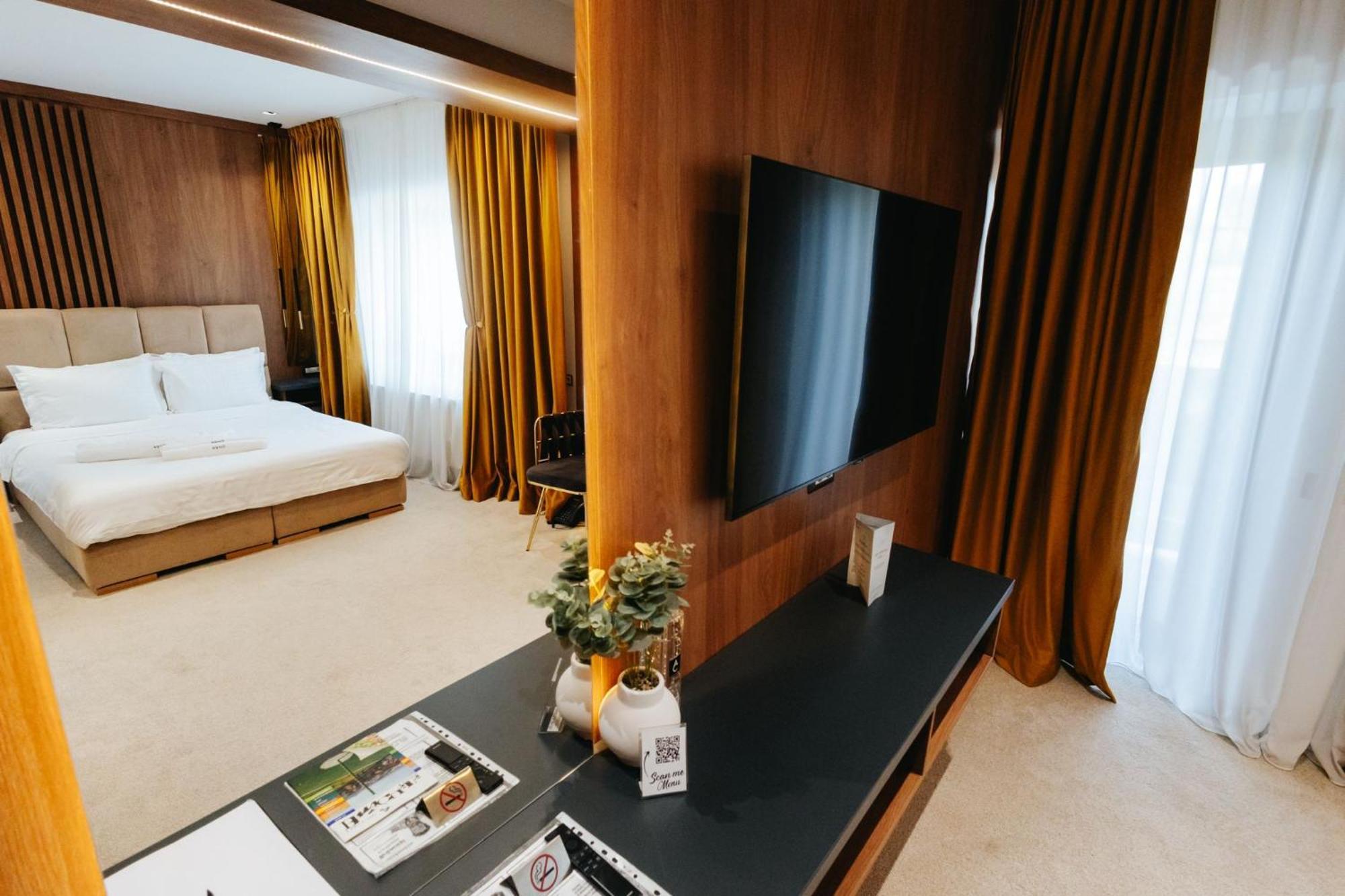 Hotel Goya Boutique Târgu Jiu Esterno foto