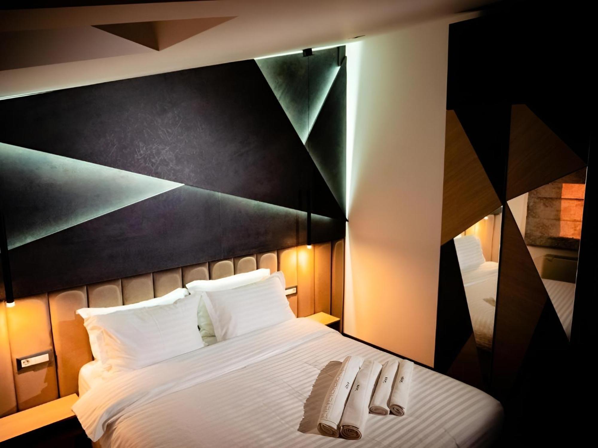 Hotel Goya Boutique Târgu Jiu Esterno foto