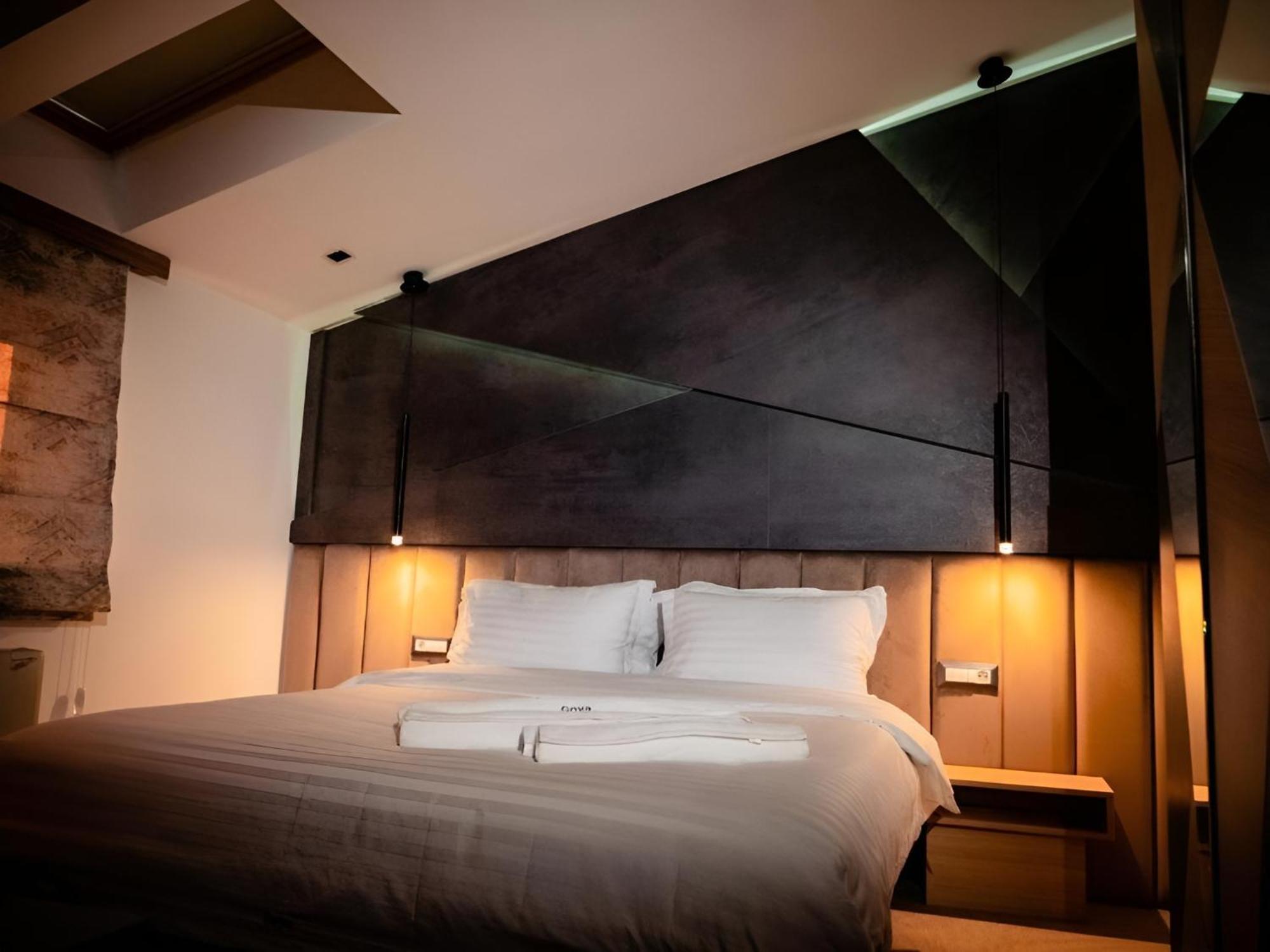Hotel Goya Boutique Târgu Jiu Esterno foto