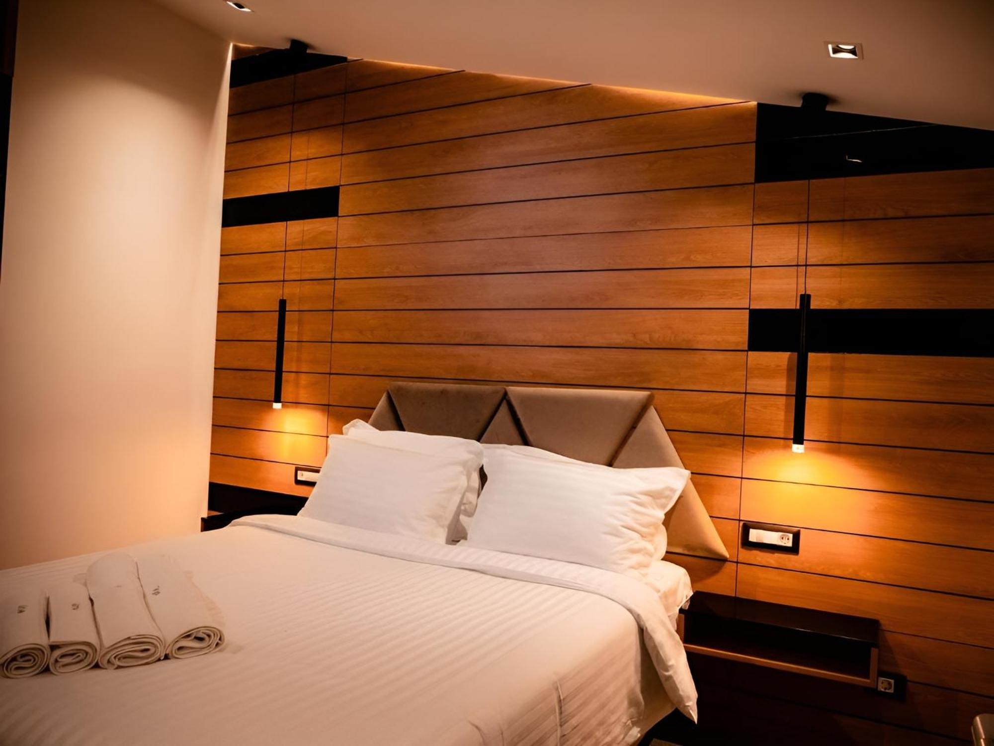Hotel Goya Boutique Târgu Jiu Esterno foto